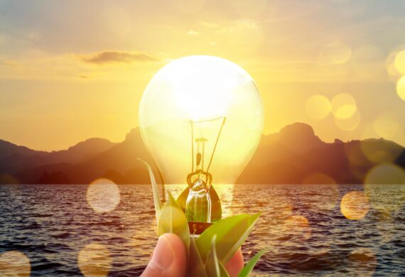 Energia por assinatura varia quando tem menos sol? Entenda por que o desconto continua o mesmo todos os meses